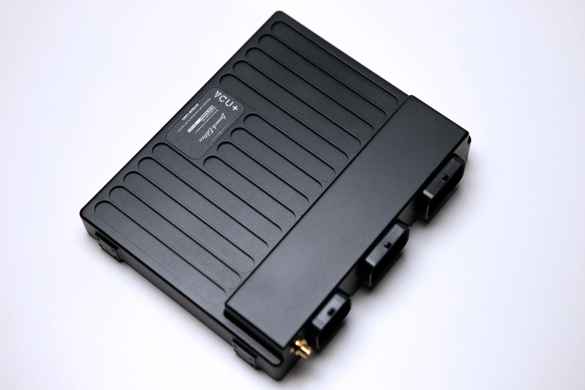 Dynam Labs VCU+ enclosure and ports